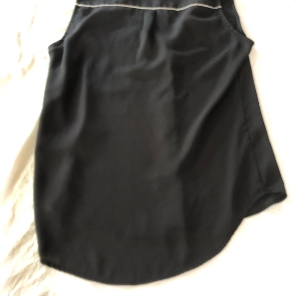 Airy sleeveless top - Picture 3 of 3